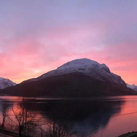 公寓 Solvik - Fjord View In *
