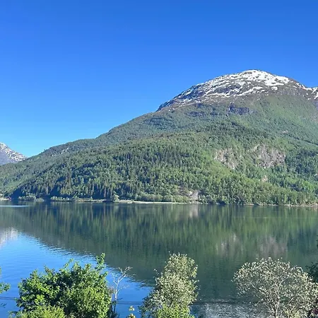 Solvik - Fjord View In Loen